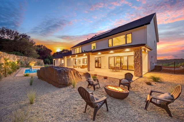 3225 Rustic Woods Ct, Loomis, CA 95650