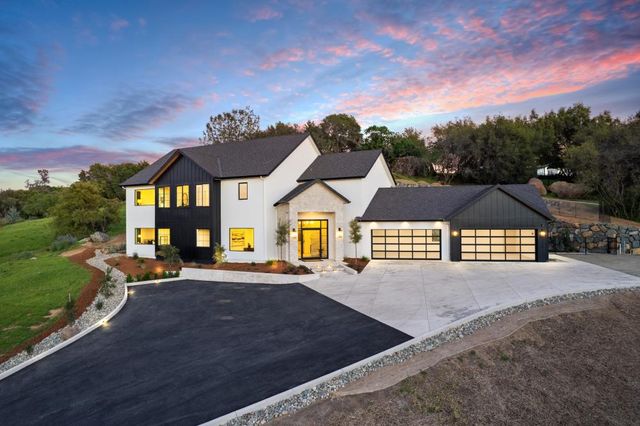 3225 Rustic Woods Ct, Loomis, CA 95650