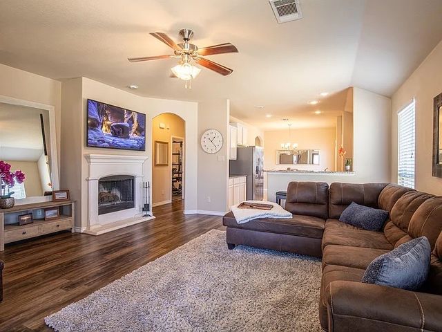 8800 Deadwood Lane, Aubrey, TX 76227