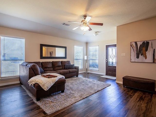 8800 Deadwood Lane, Aubrey, TX 76227
