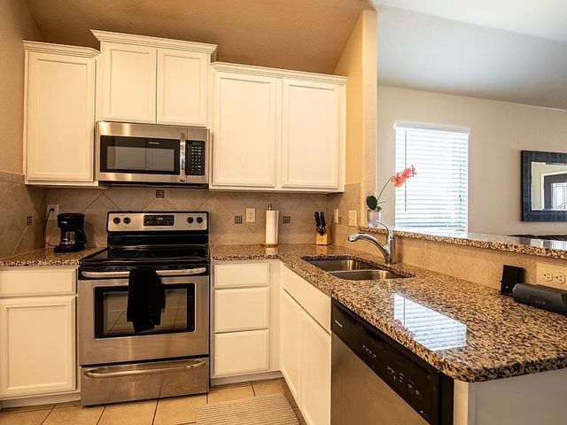 8800 Deadwood Lane, Aubrey, TX 76227