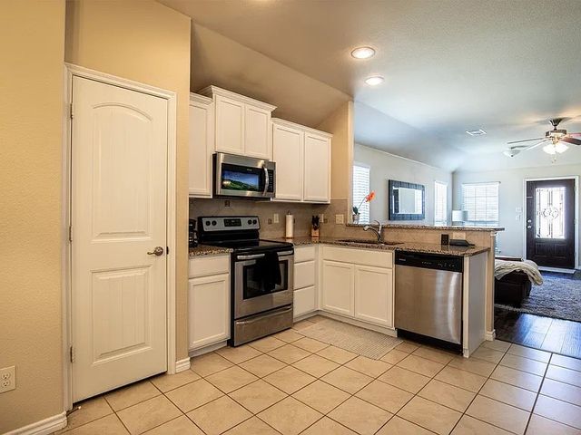 8800 Deadwood Lane, Aubrey, TX 76227