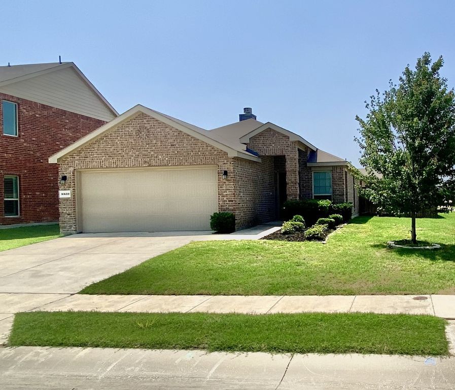 8800 Deadwood Lane, Aubrey, TX 76227