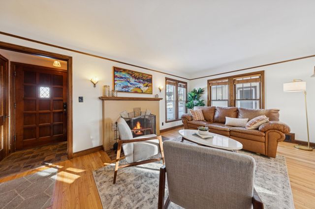 1306 Eleanor Avenue, Saint Paul, MN 55116