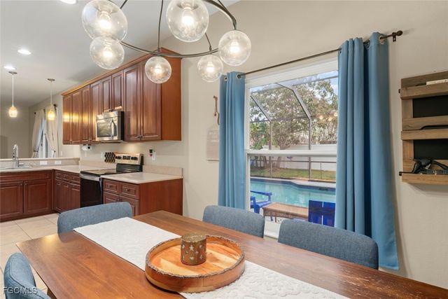 9837 Gladiolus Bulb LOOP, Fort Myers, FL 33908