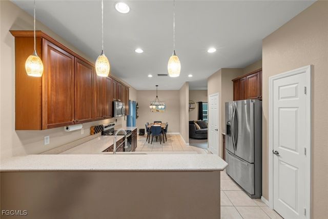 9837 Gladiolus Bulb LOOP, Fort Myers, FL 33908