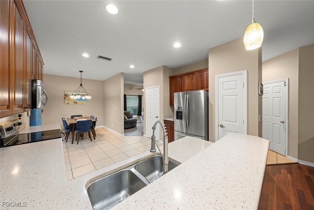 9837 Gladiolus Bulb LOOP, Fort Myers, FL 33908