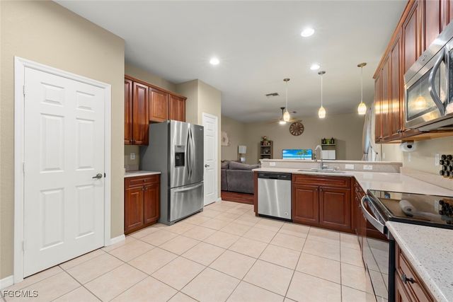 9837 Gladiolus Bulb LOOP, Fort Myers, FL 33908