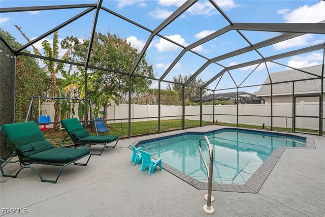 9837 Gladiolus Bulb LOOP, Fort Myers, FL 33908