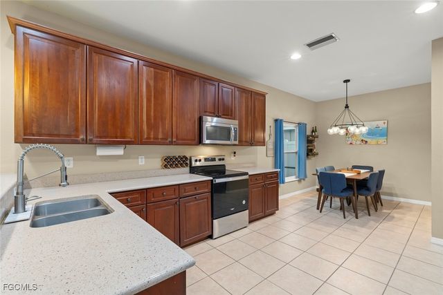 9837 Gladiolus Bulb LOOP, Fort Myers, FL 33908