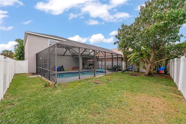 9837 Gladiolus Bulb LOOP, Fort Myers, FL 33908