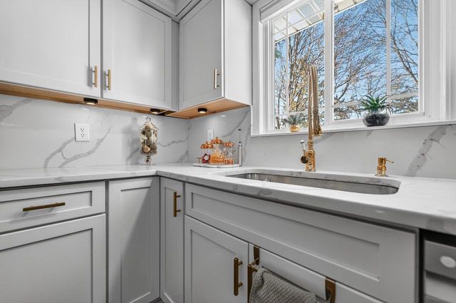 10 Sandy Court, Madison, WI 53717