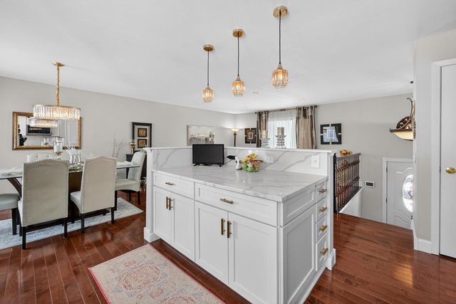 10 Sandy Court, Madison, WI 53717