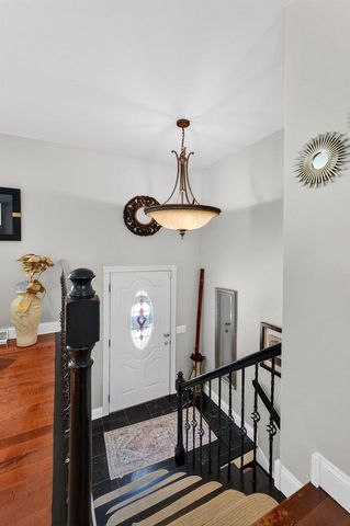 10 Sandy Court, Madison, WI 53717