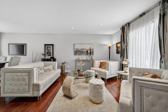 10 Sandy Court, Madison, WI 53717