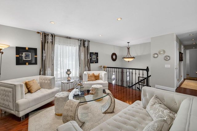 10 Sandy Court, Madison, WI 53717