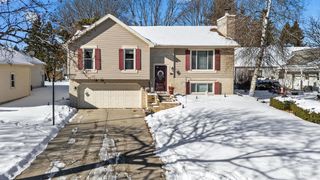 10 Sandy Court, Madison, WI 53717