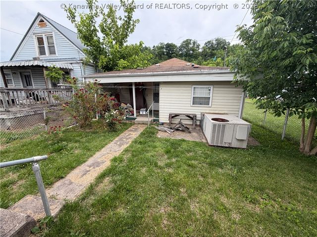 215 Dunbar Avenue, Dunbar, WV 25064