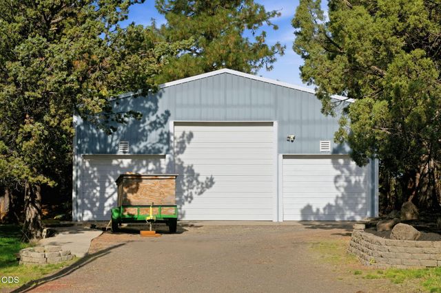 61251 Larsen Road, Bend, OR 97702