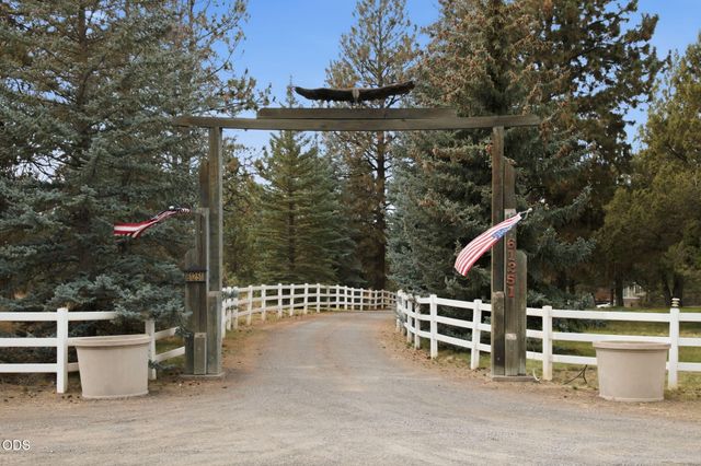 61251 Larsen Road, Bend, OR 97702