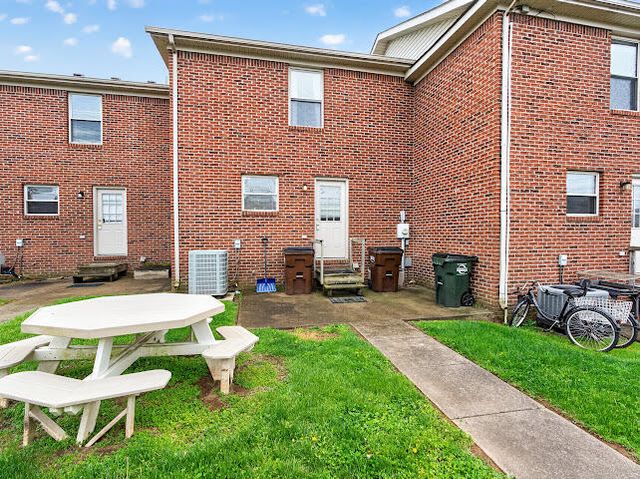 502 Tecumseh Trail D, Versailles, KY 40383
