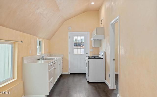 831 Blaine Avenue, Fillmore, CA 93015