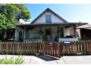 309 W 7TH St, The Dalles, OR 97058