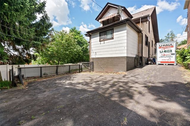 2329 Spokane Ave, Carrick, PA 15210