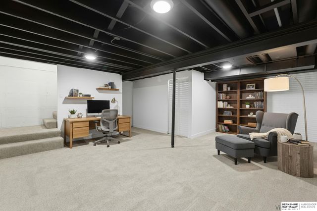 12611 Weir Street, Omaha, NE 68137