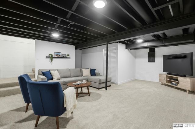 12611 Weir Street, Omaha, NE 68137