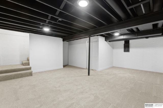 12611 Weir Street, Omaha, NE 68137