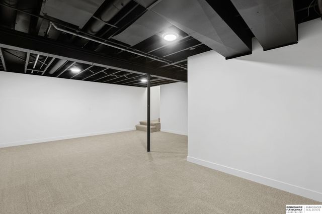 12611 Weir Street, Omaha, NE 68137