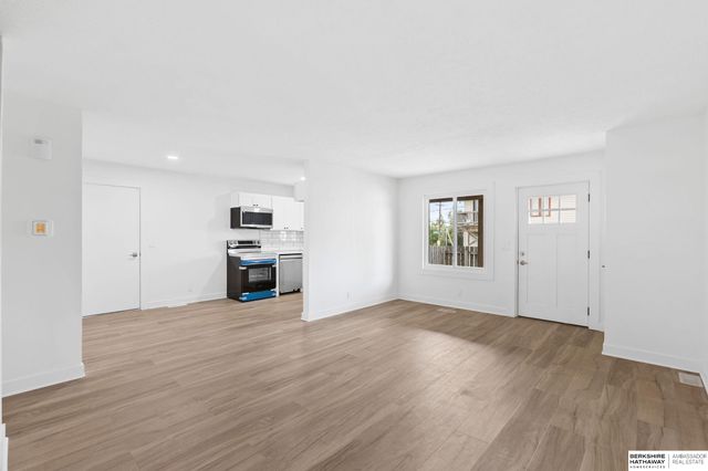 12611 Weir Street, Omaha, NE 68137