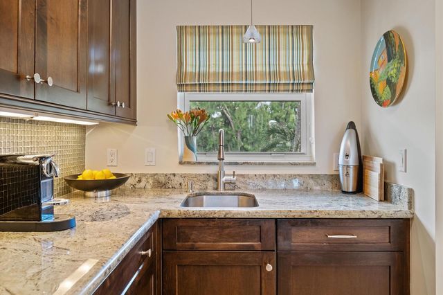139 Sunrise Avenue 205, Palm Beach, FL 33480