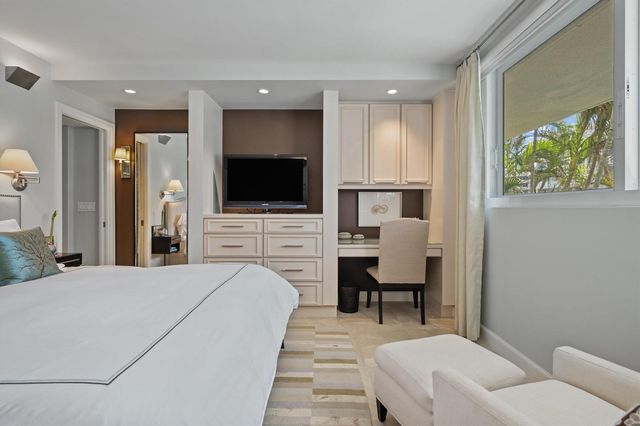 139 Sunrise Avenue 205, Palm Beach, FL 33480