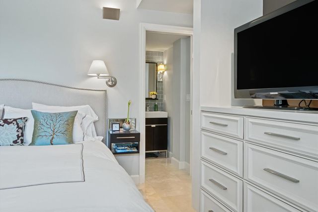 139 Sunrise Avenue 205, Palm Beach, FL 33480