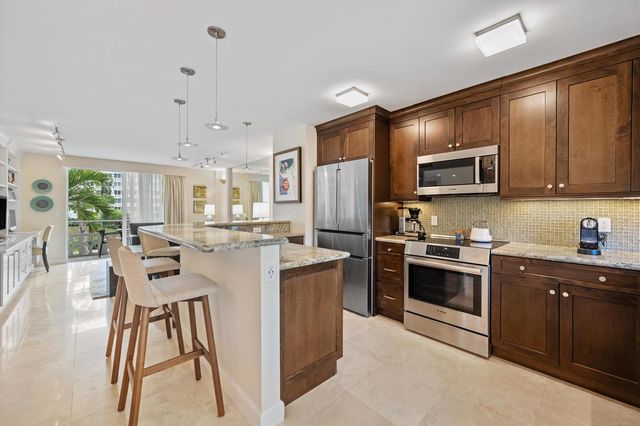 139 Sunrise Avenue 205, Palm Beach, FL 33480