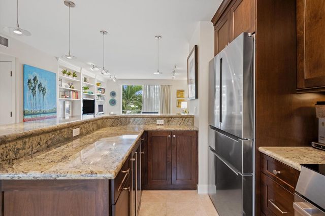 139 Sunrise Avenue 205, Palm Beach, FL 33480
