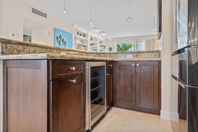 139 Sunrise Avenue 205, Palm Beach, FL 33480