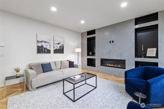 10733 17th Avenue NE, Seattle, WA 98125