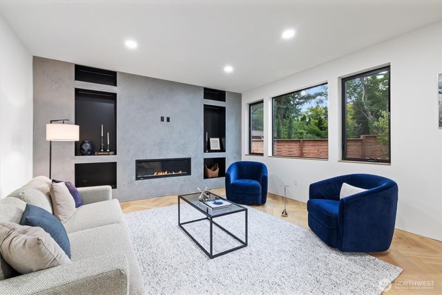 10733 17th Avenue NE, Seattle, WA 98125