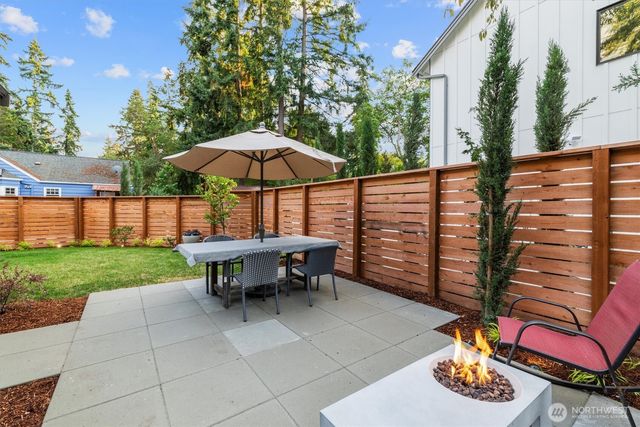 10733 17th Avenue NE, Seattle, WA 98125