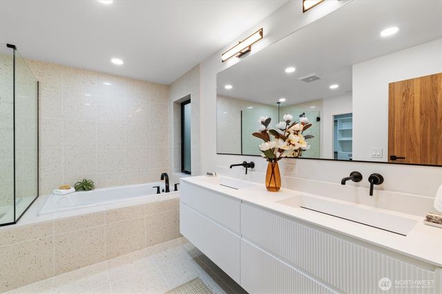 10733 17th Avenue NE, Seattle, WA 98125