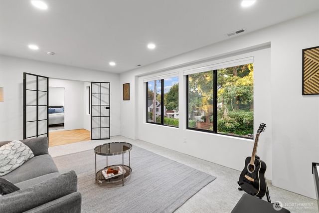 10733 17th Avenue NE, Seattle, WA 98125