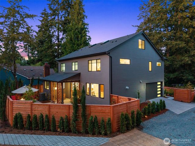 10733 17th Avenue NE, Seattle, WA 98125