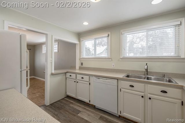 2161 E Euna, Wixom, MI 48393