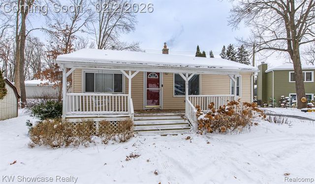 2161 E Euna, Wixom, MI 48393