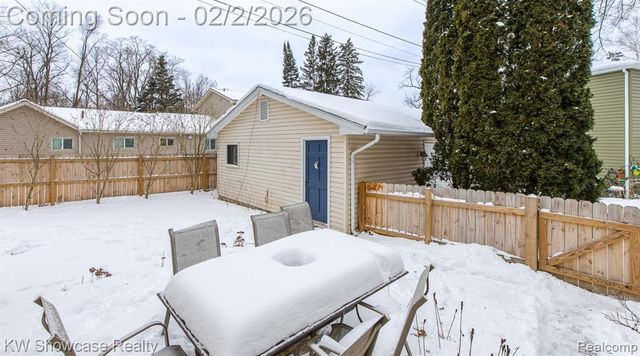 2161 E Euna, Wixom, MI 48393