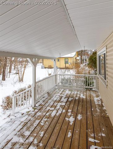 2161 E Euna, Wixom, MI 48393