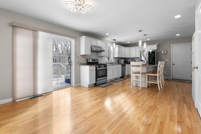 15 Double Brook Road, Manchester, NH 03109